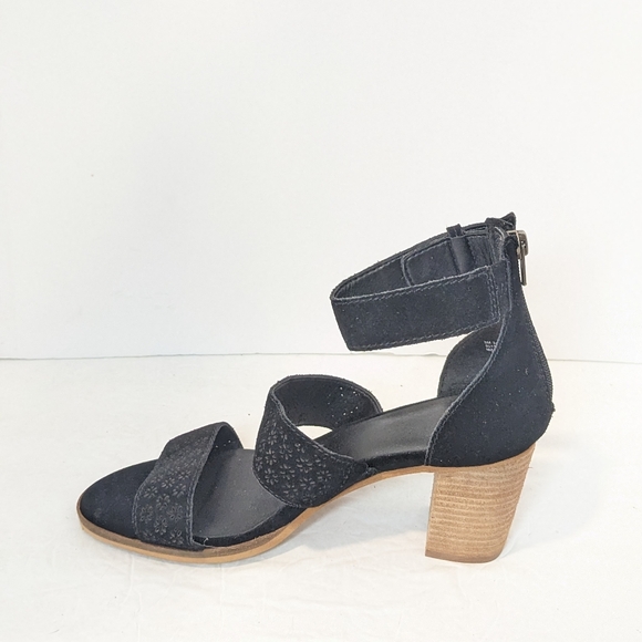 NWOT Frye and CO suede sandals - Picture 4 of 16